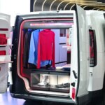 con microondas, cafetera, nevera y minilavadora para tu ropa