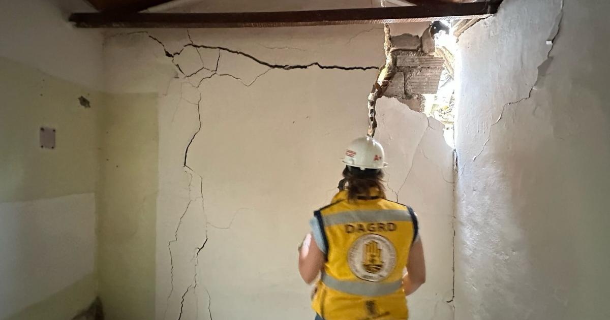 Noticias Medellín: Evacúan 13 viviendas en el barrio Campo Valdés