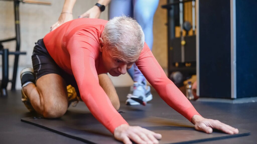6 ejercicios para fortalecer la espalda en mayores de 60 años
