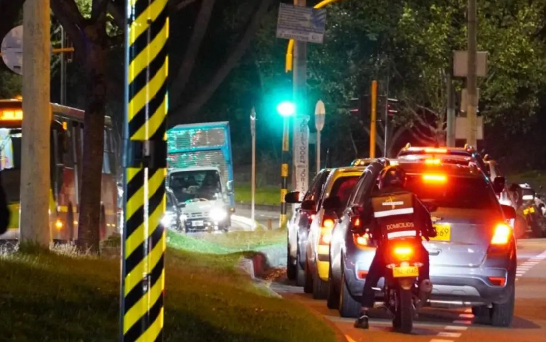 Negocio de las fotomultas se cae: conductores ahora andan sin miedo