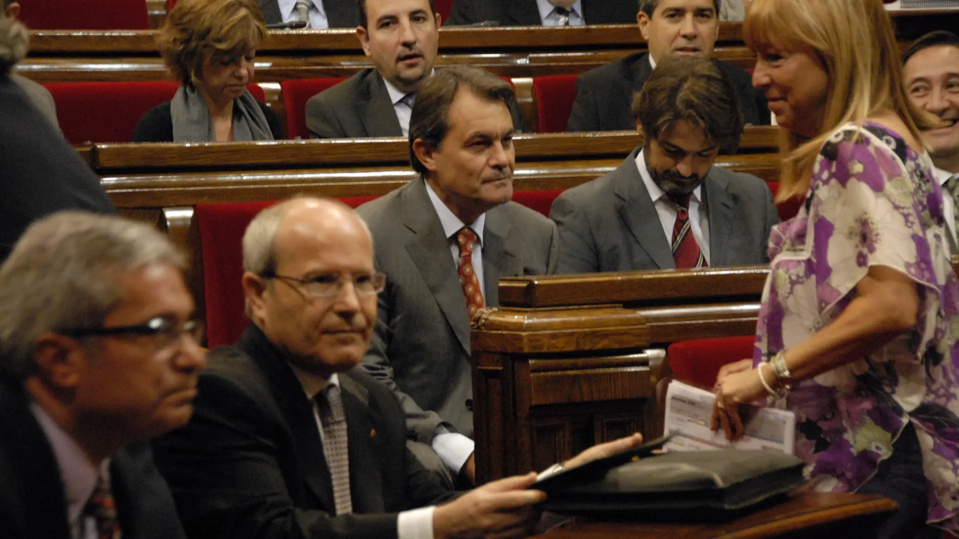 sueldos de 75.000 euros anuales, coche oficial y escolta… sueldos de 75.000 euros anuales, coche oficial y escolta…