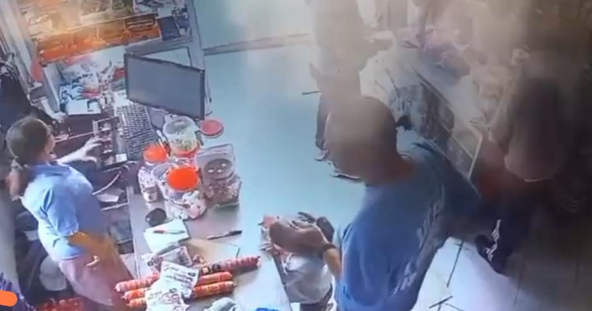 Noticias Medellín: en presencia de una niña, un hombre casi mata a otro