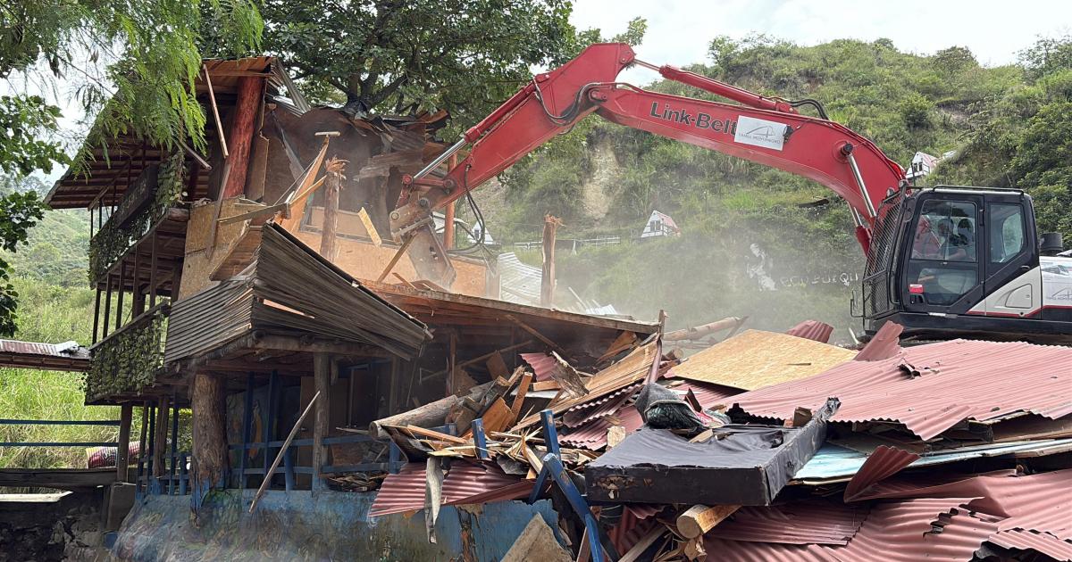 Noticias Medellín: Demolieron «Ecoparque» ilegal en San Cristóbal