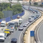 Al menos doce heridos tras la colisión de un camión y un autobús en la AP-7 en Málaga