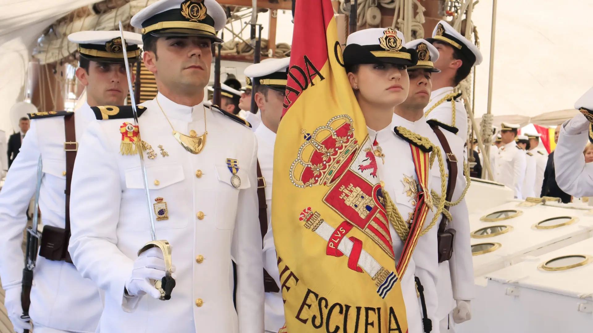 Carlos Vives acude a un almuerzo con la princesa Leonor en el Juan Sebastián Elcano Carlos Vives acude a un almuerzo con la princesa Leonor en el Juan Sebastián Elcano