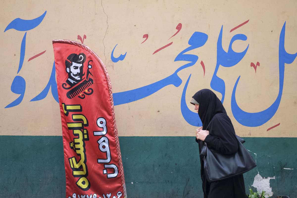 “Corrija su forma de vestir”: las iraníes, una vez más bajo presión por no usar el velo islámico “Corrija su forma de vestir”: las iraníes, una vez más bajo presión por no usar el velo islámico