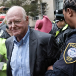 Detienen al cofundador de Ben & Jerry’s por protestar contra la guerra en Gaza en el Congreso de los EEUU Detienen al cofundador de Ben & Jerry’s por protestar contra la guerra en Gaza en el Congreso de los EEUU