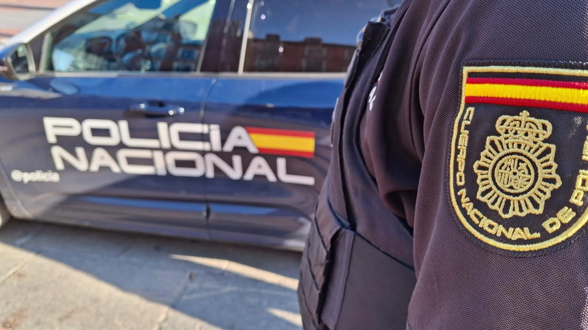 Dos detenidos por amenazar con palos y cuchillos a la mujer a la que habían okupado el piso en Zaragoza Dos detenidos por amenazar con palos y cuchillos a la mujer a la que habían okupado el piso en Zaragoza