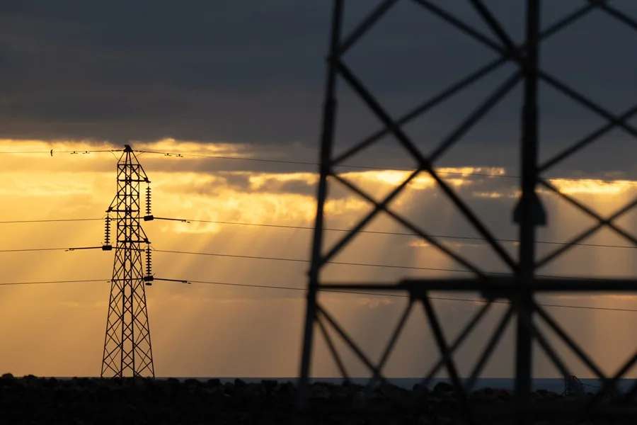 Dos oscilaciones sacudieron las redes eléctricas europeas antes del gran apagón en la Península