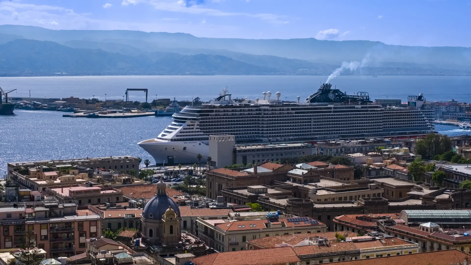 Dos turistas caen al mar desde un crucero en Sicilia al romperse las amarras por viento