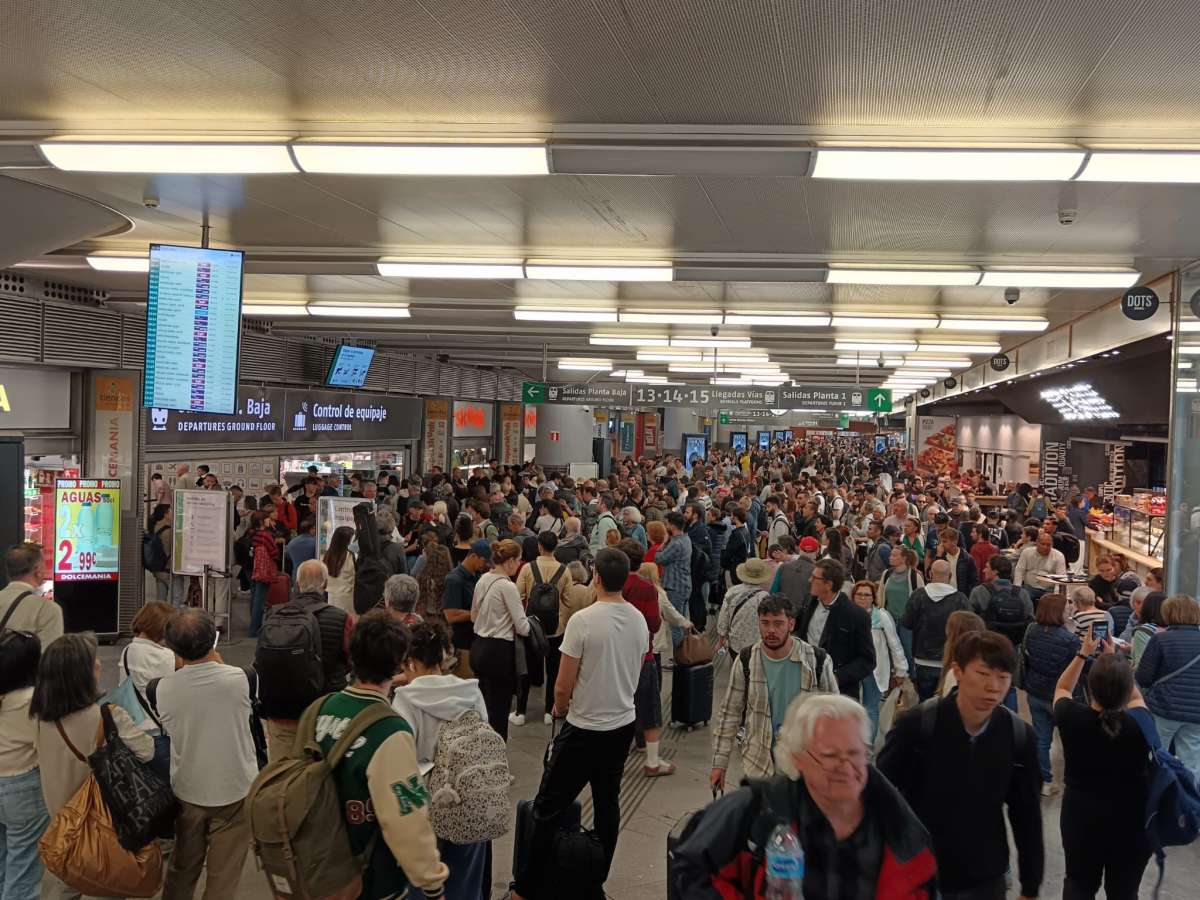 El CIS minimiza la falta de reflejos del Gobierno: solo el 59,6% ven insuficientes las explicaciones sobre el apagón El CIS minimiza la falta de reflejos del Gobierno: solo el 59,6% ven insuficientes las explicaciones sobre el apagón