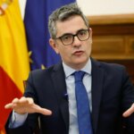 El juez Peinado reprochó a Bolaños que «contestara con evasivas» y sonriera al declarar