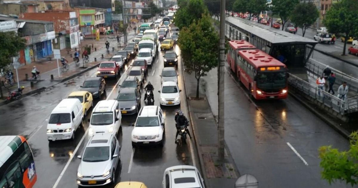 Este es el calvario que deben vivir los usuarios de la Calle 80 en Bogotá Este es el calvario que deben vivir los usuarios de la Calle 80 en Bogotá