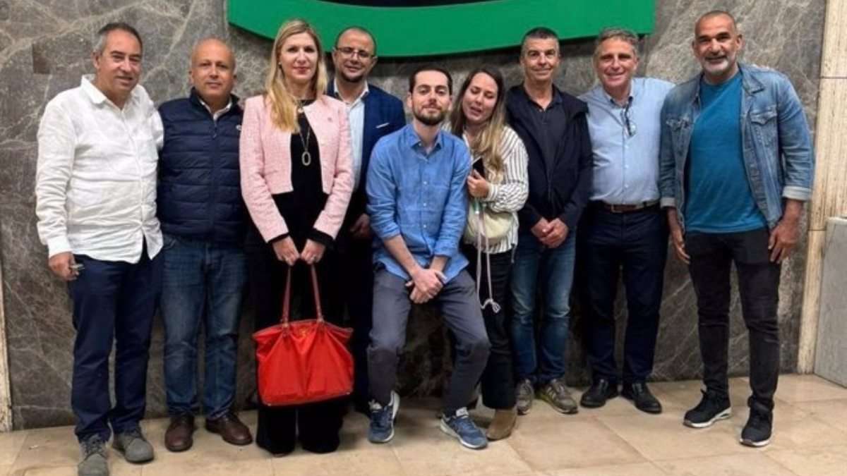 Los nueve empresarios españoles retenidos en Libia se encuentran "sanos y salvos" en Roma Los nueve empresarios españoles retenidos en Libia se encuentran "sanos y salvos" en Roma