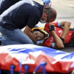 Mikel Landa, evacuado en camilla y fuera del Giro de Italia tras una brutal caída antes de llegar a Tirana Mikel Landa, evacuado en camilla y fuera del Giro de Italia tras una brutal caída antes de llegar a Tirana