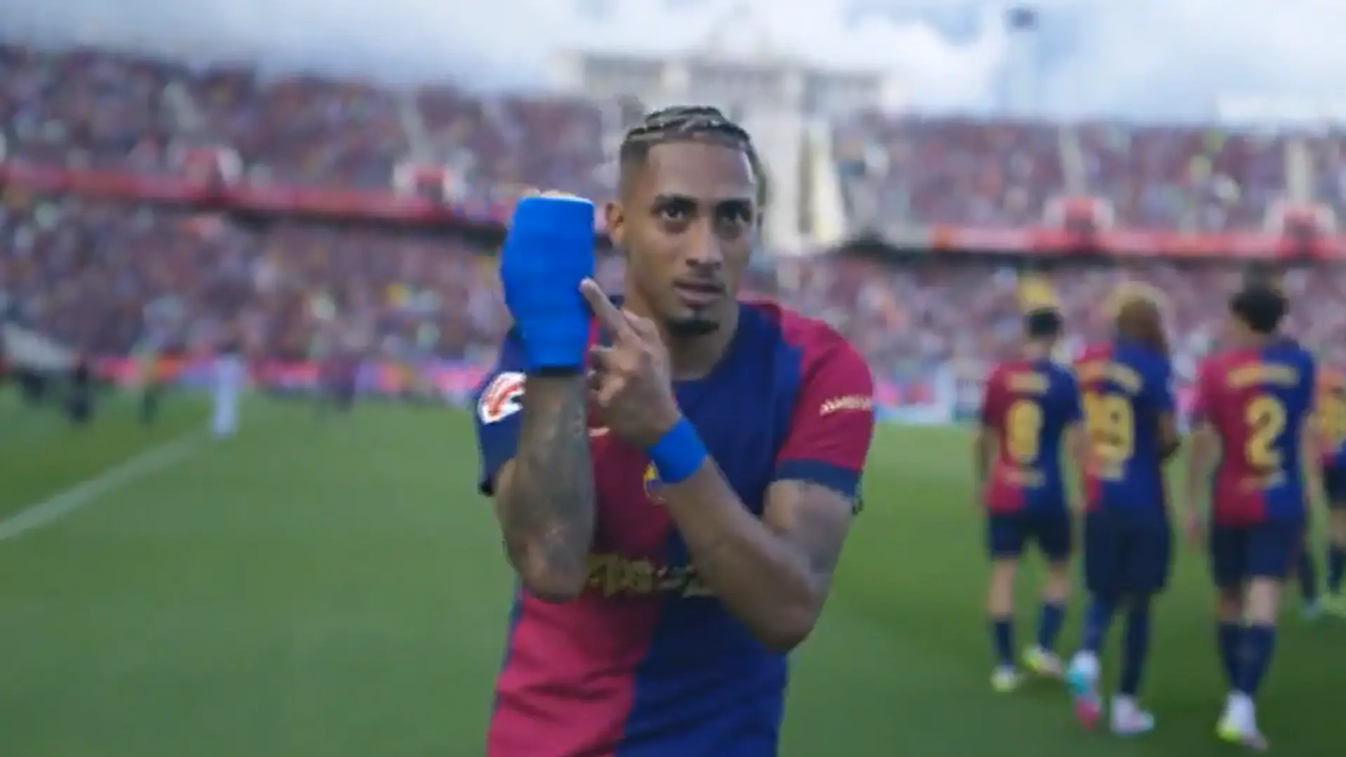 Raphinha responde a las acusaciones de dopaje por las vendas con una celebración con ‘recadito’ en el clásico Raphinha responde a las acusaciones de dopaje por las vendas con una celebración con ‘recadito’ en el clásico