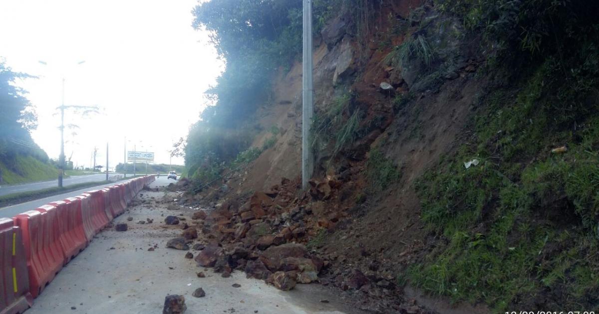 Noticias Medellín: Un deslizamiento provocó cierre de la vía a Bogotá Noticias Medellín: Un deslizamiento provocó cierre de la vía a Bogotá