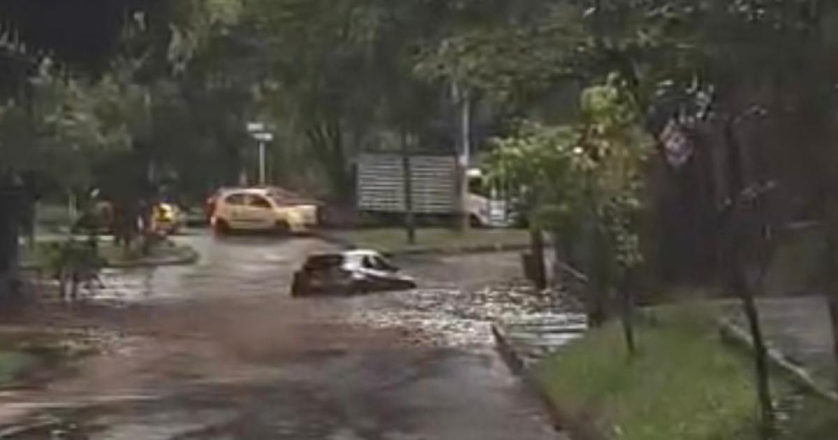 Lluvias en Medellín provocan cierre del aeropuerto y caos vial