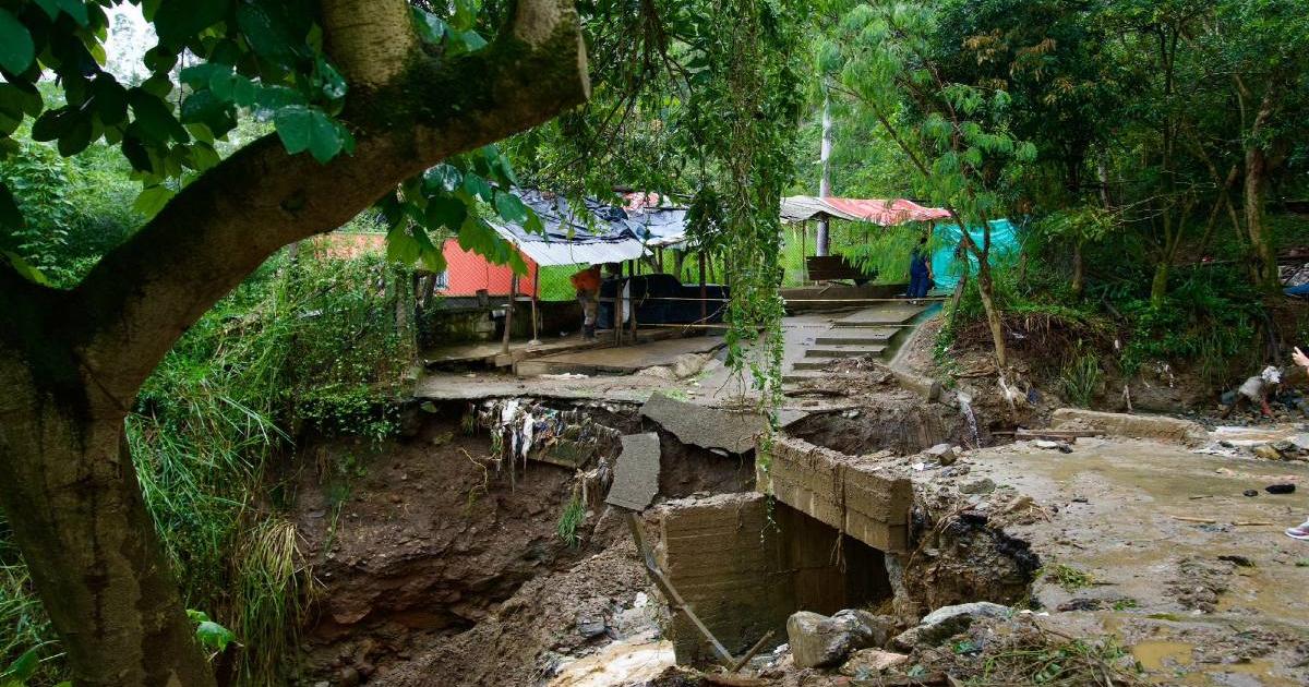 Noticias Medellín: Por lluvias menores no han podido asistir a clases Noticias Medellín: Por lluvias menores no han podido asistir a clases