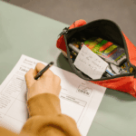 Pueden los colegios prohibir el ingreso a estudiantes por no usar uniforme?