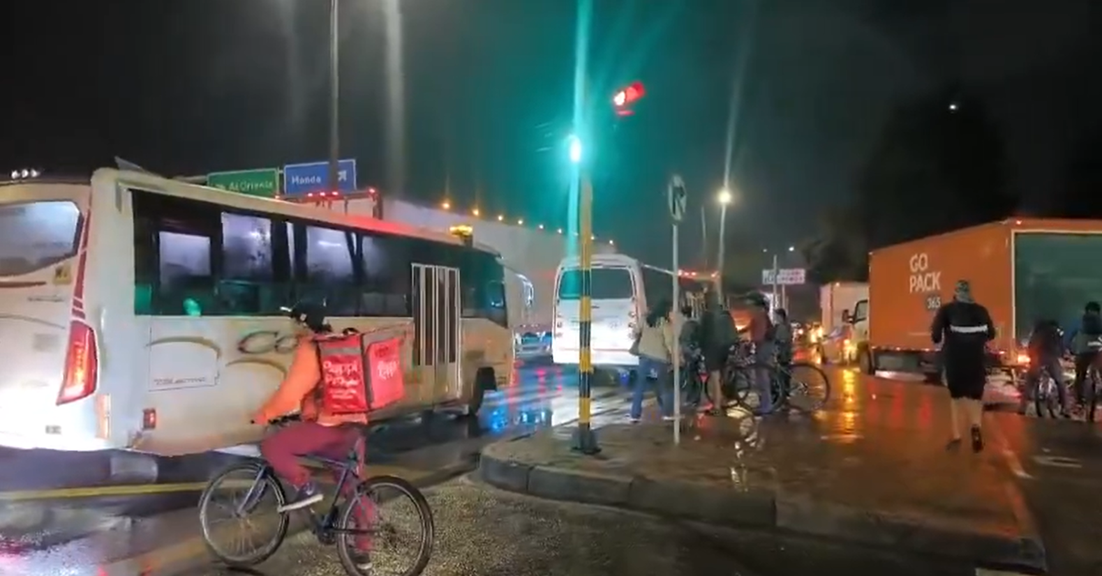 Caos en la Calle 80: conductores sufren para moverse en tremendo trancón Caos en la Calle 80: conductores sufren para moverse en tremendo trancón