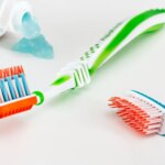 La razón por la que deberías cambiar el cepillo de dientes después de un resfriado: «Es difícil desinfectarlo»