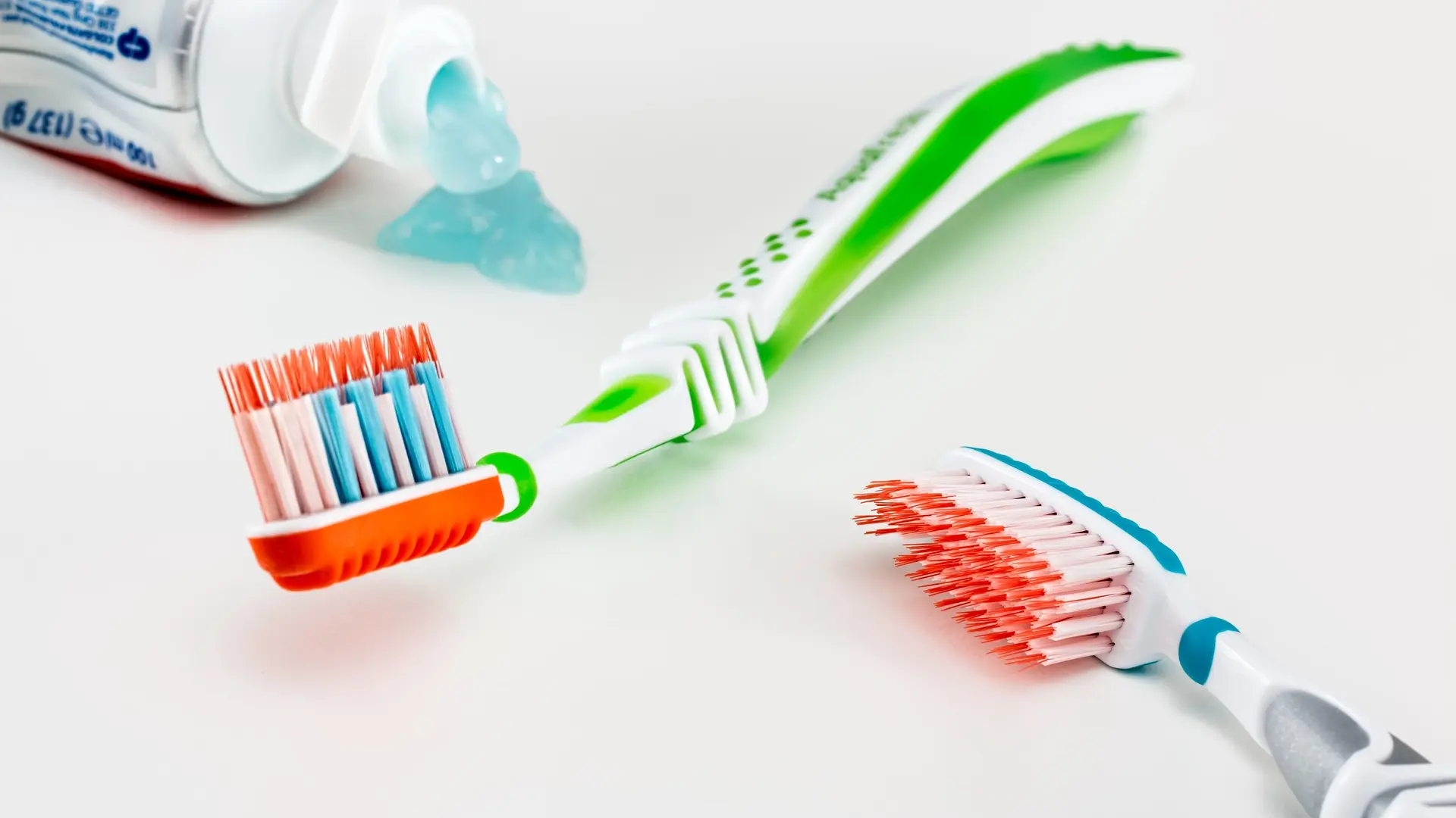 La razón por la que deberías cambiar el cepillo de dientes después de un resfriado: «Es difícil desinfectarlo»