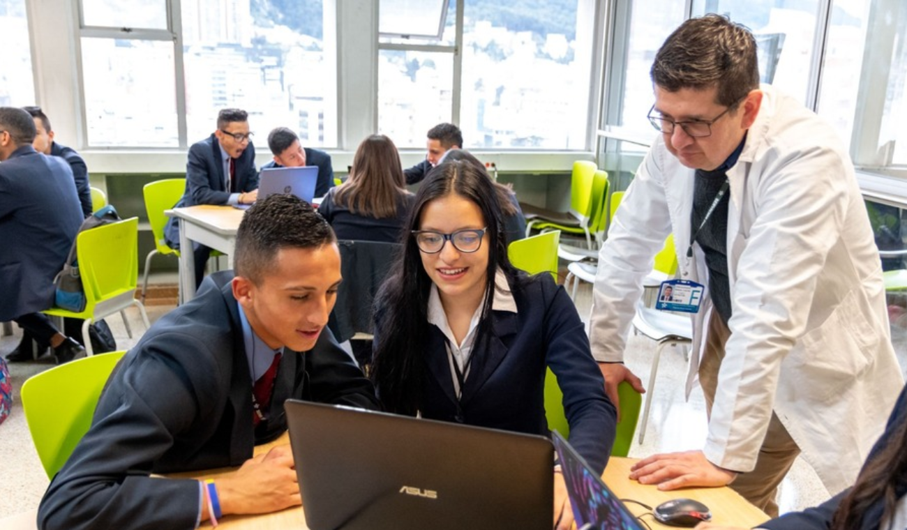 SENA abre convocatoria para que estudie: le sale GRATIS y gana buen billete