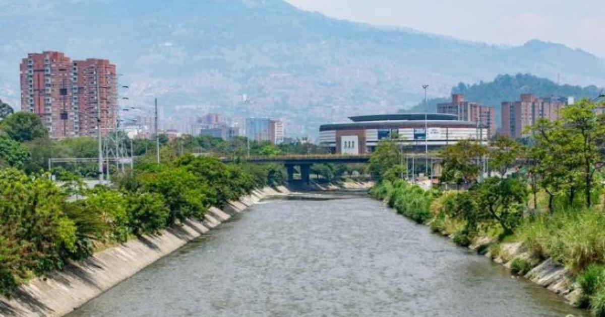 Noticias Medellín: Bomberos siguen la búsqueda de dos habitantes de calle Noticias Medellín: Bomberos siguen la búsqueda de dos habitantes de calle