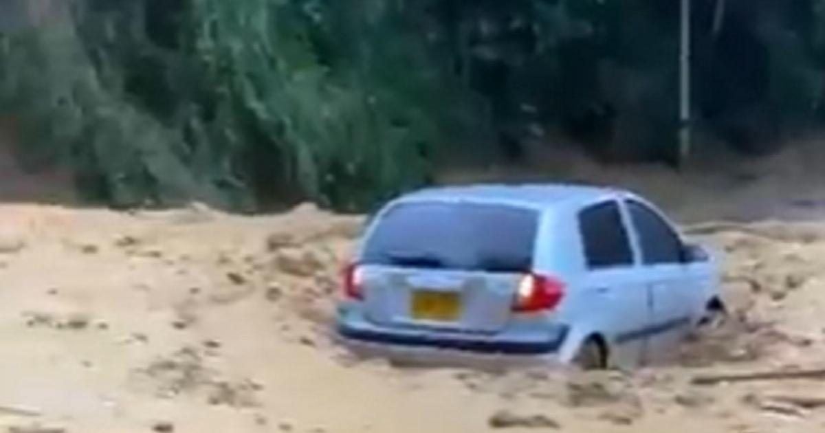 Noticias Medellín: Lluvias provocan avalancha en San Antonio de Prado Noticias Medellín: Lluvias provocan avalancha en San Antonio de Prado