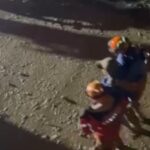 Noticias Medellín: La policía ayuda en el rescate de atrapados en Sabaneta