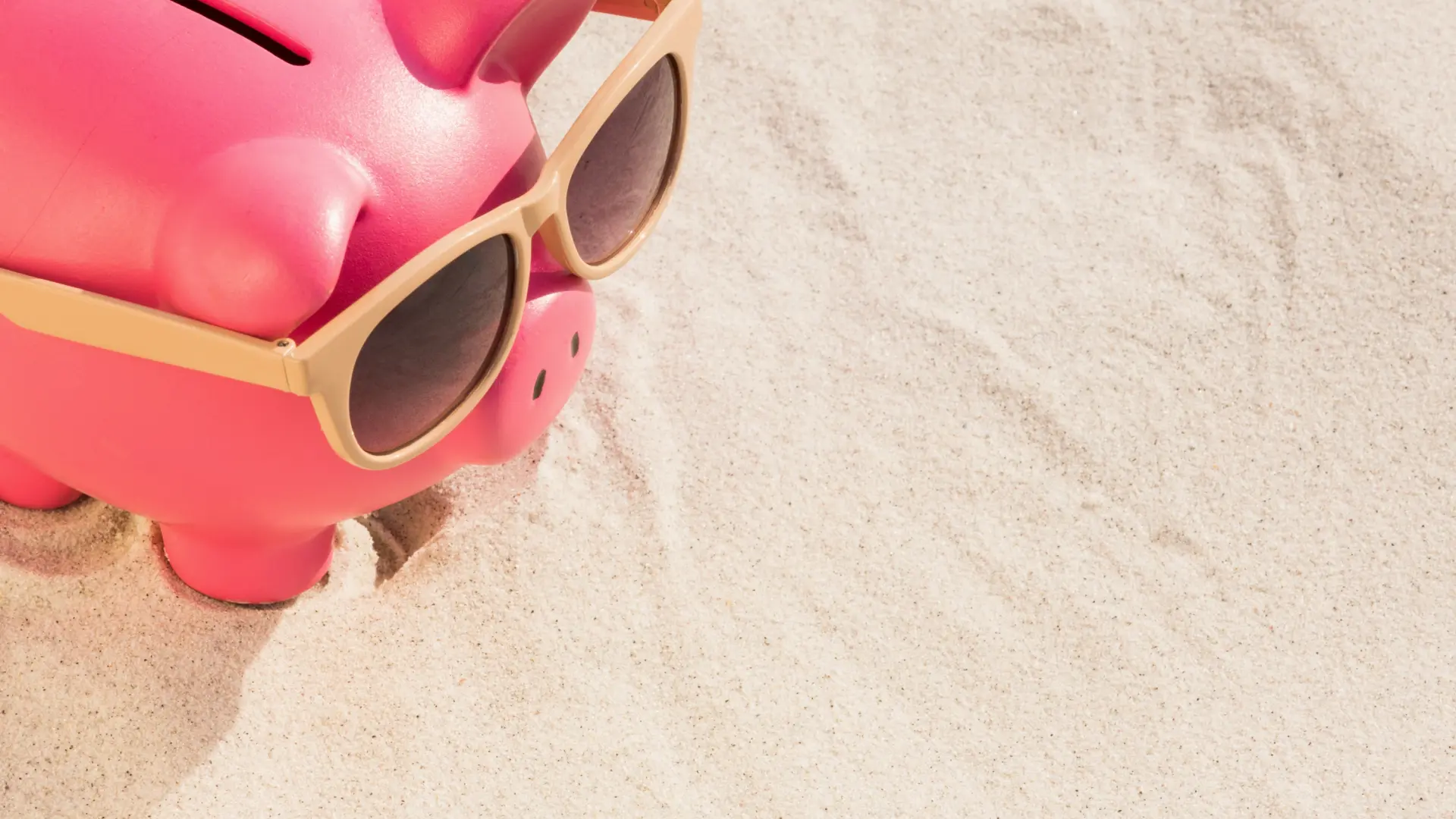5 formas fáciles de ahorrar para tus vacaciones de verano, según los expertos
