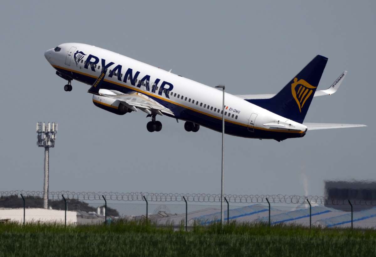 Bruselas favorece a las aerolíneas y permite el cobro del equipaje de mano