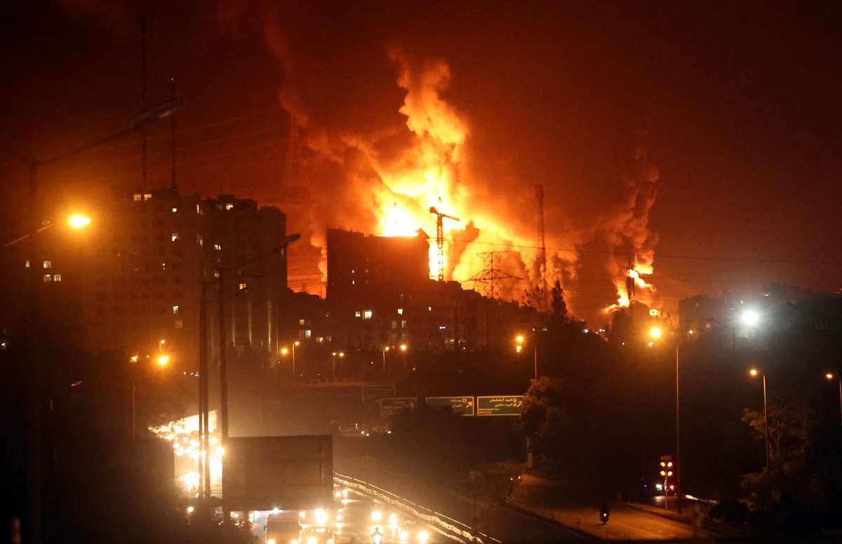 Irán parará los bombardeos si Israel "detiene la agresión" tras una nueva noche de ataques