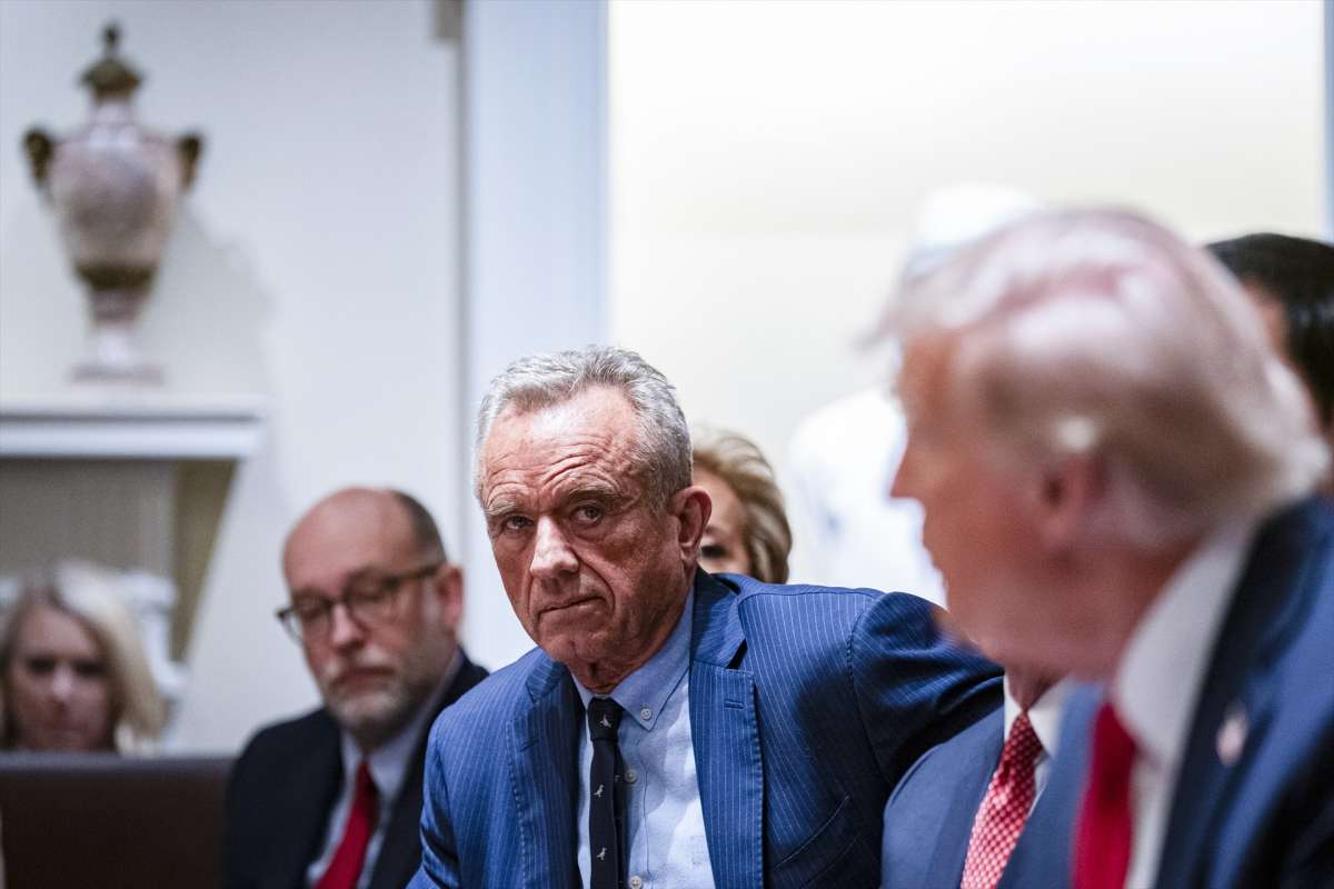 Robert F. Kennedy Jr. despide al comité asesor de vacunas de EEUU al completo