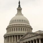 Un hombre disfrazado de policía asesina a tiros a una congresista demócrata en EEUU e intenta lo mismo con un senador