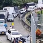 Noticias Antioquia: Camioneros bloquean vía Quibdó – Medellín