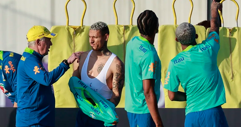 Ancelotti dirige su primer entrenamiento con Brasil con guiños a Casemiro y Richarlison
