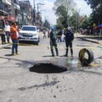 Cierran la calle 139 en Suba por profundo hueco en el pavimento Cierran la calle 139 en Suba por profundo hueco en el pavimento