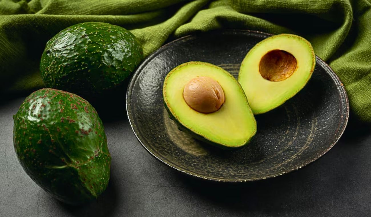 Cómo guardar el aguacate después de abierto para que no se negree