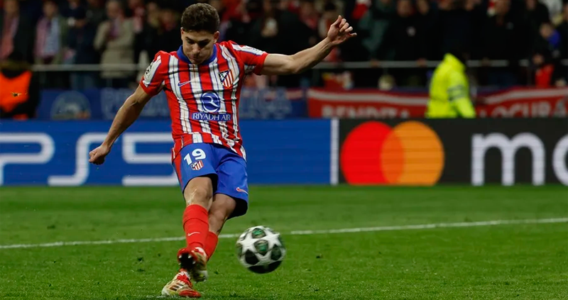 La UEFA aplicará ya la aclaración sobre el doble toque de balón en un penalti