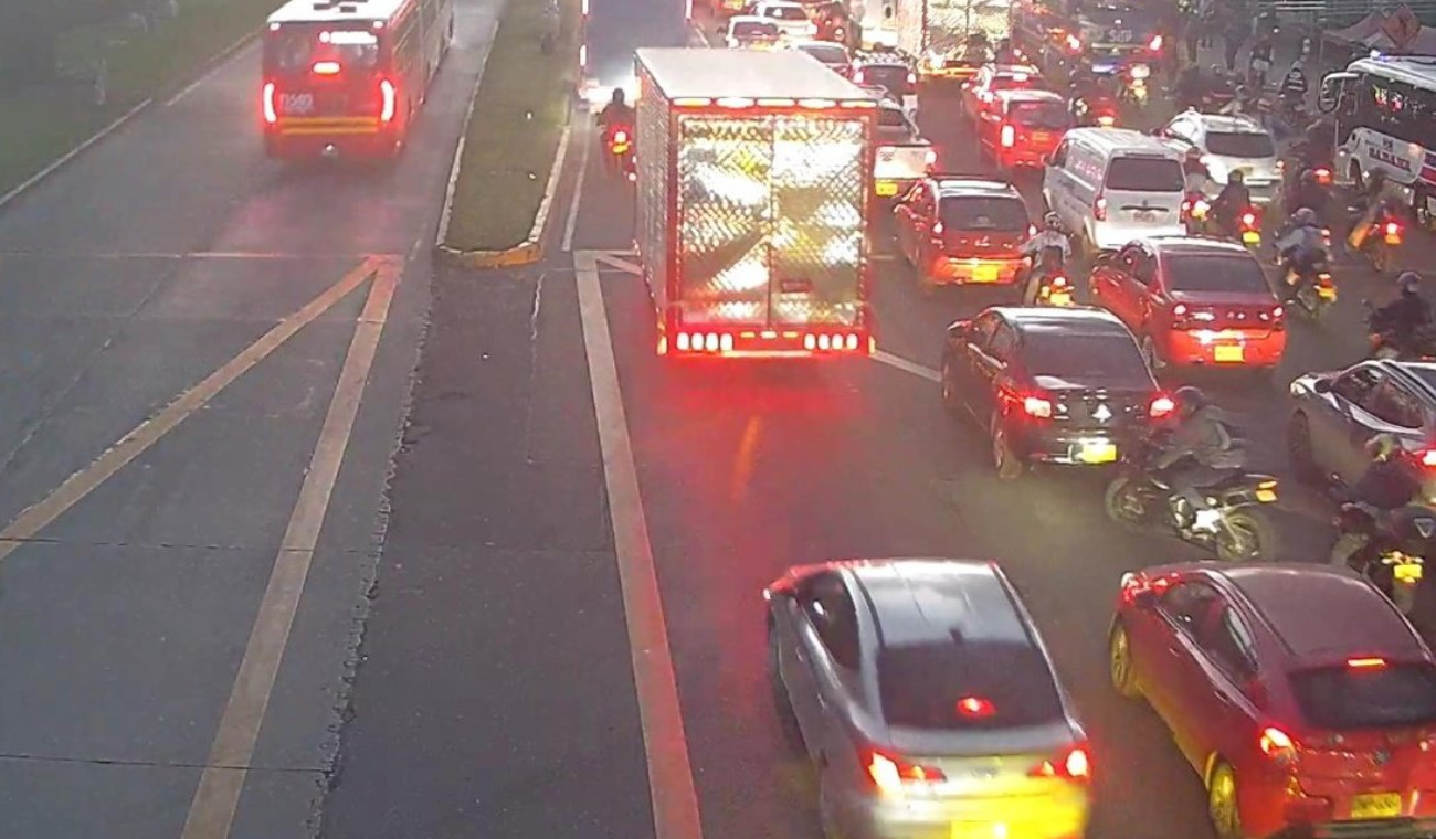 Monumental trancón en Puente Aranda: movilidad colapsó en plena hora pico Monumental trancón en Puente Aranda: movilidad colapsó en plena hora pico