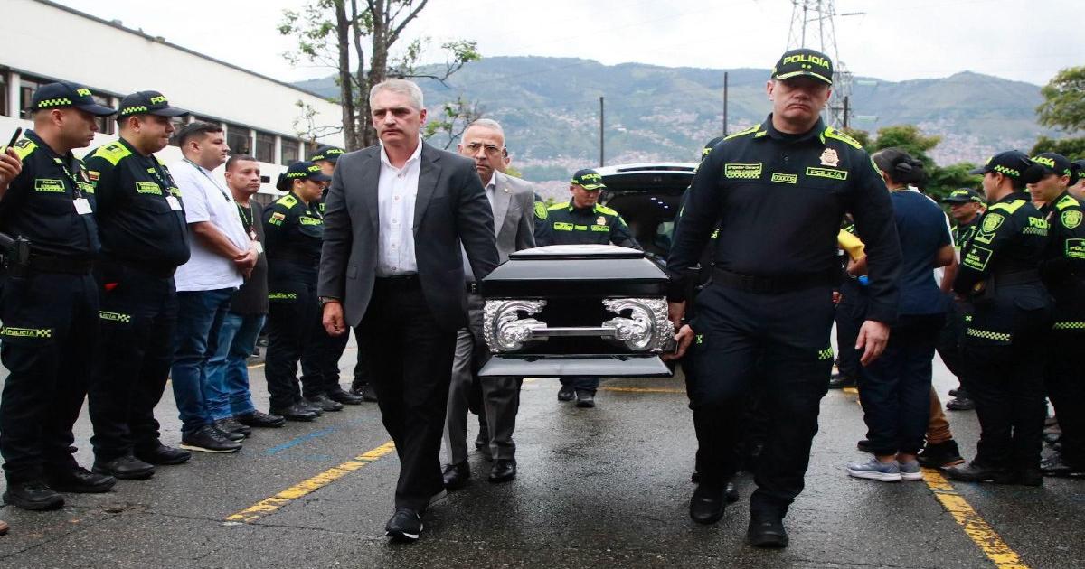 Noticias Medellín: Despedida con honores patrullera asesinada en Valdivia Noticias Medellín: Despedida con honores patrullera asesinada en Valdivia