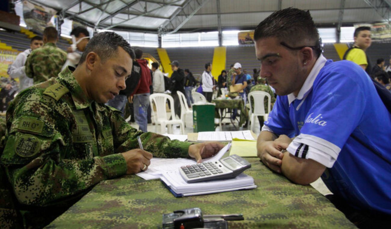 ¿Cuáles son los únicos trabajos que exigen la libreta militar en Colombia?