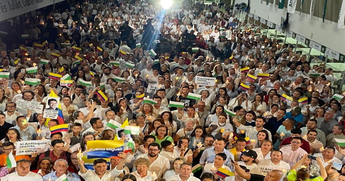 Medellín: Antioqueños se unieron a la jornada nacional ‘Una luz por la vida