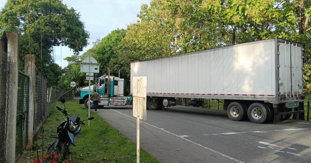Noticias Antioquia: Bloqueo en vía Tarazá – Caucasia por protestas