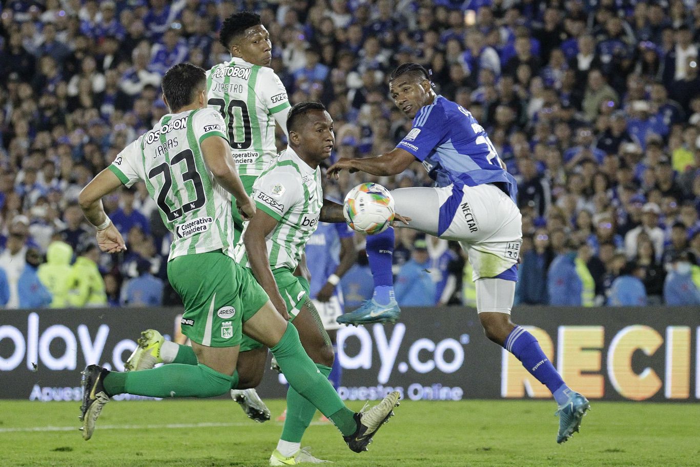 Millonarios no pudo derrotar a Nacional en casa, pero siguen en la punta Millonarios no pudo derrotar a Nacional en casa, pero siguen en la punta