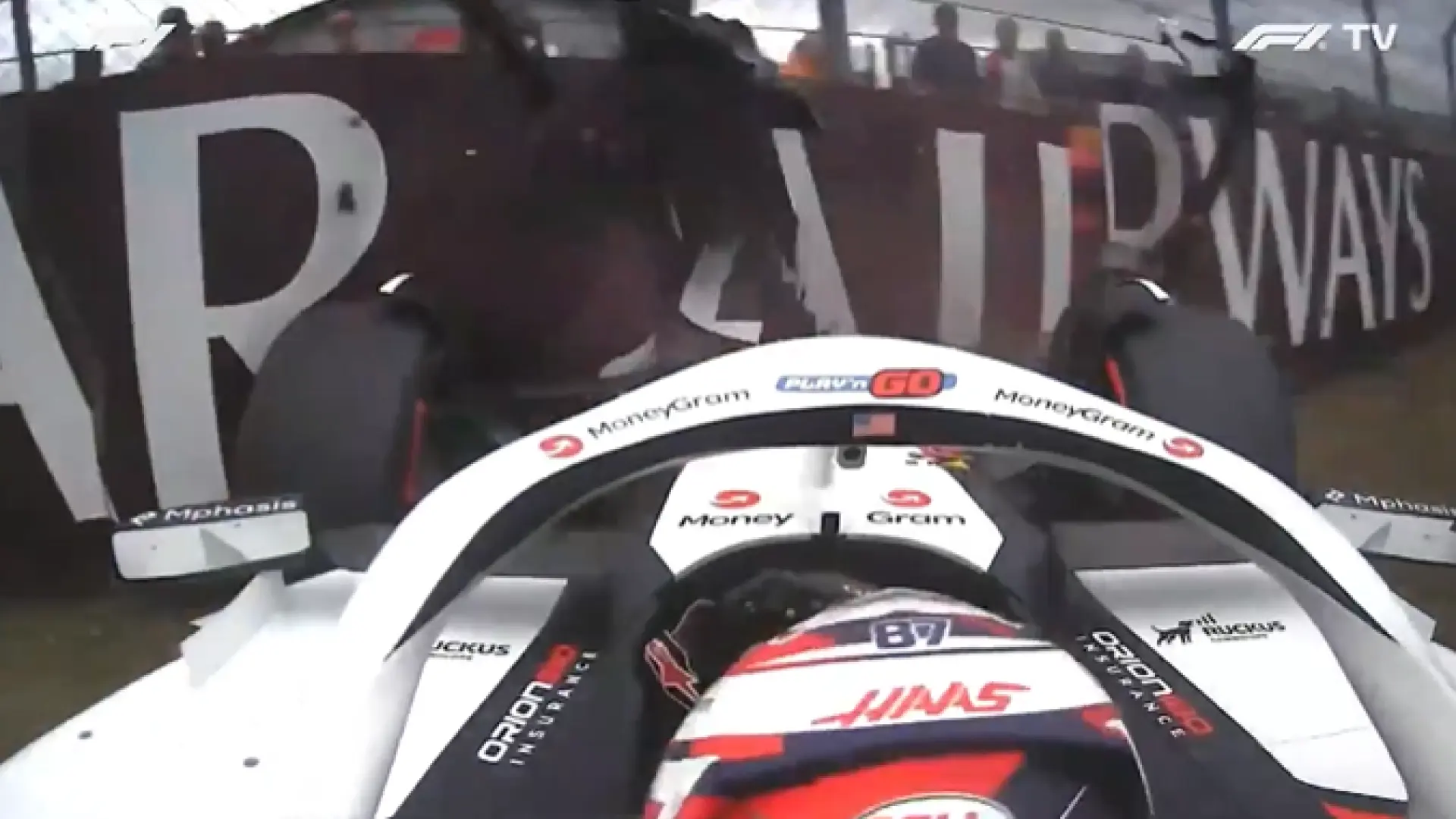 Bearman se estampa a 260 kilómetros por hora entrando en el pit-lane