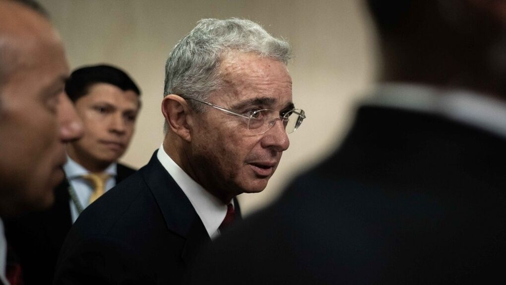 El expresidente de Colombia Álvaro Uribe, condenado a 12 años de arresto domiciliario