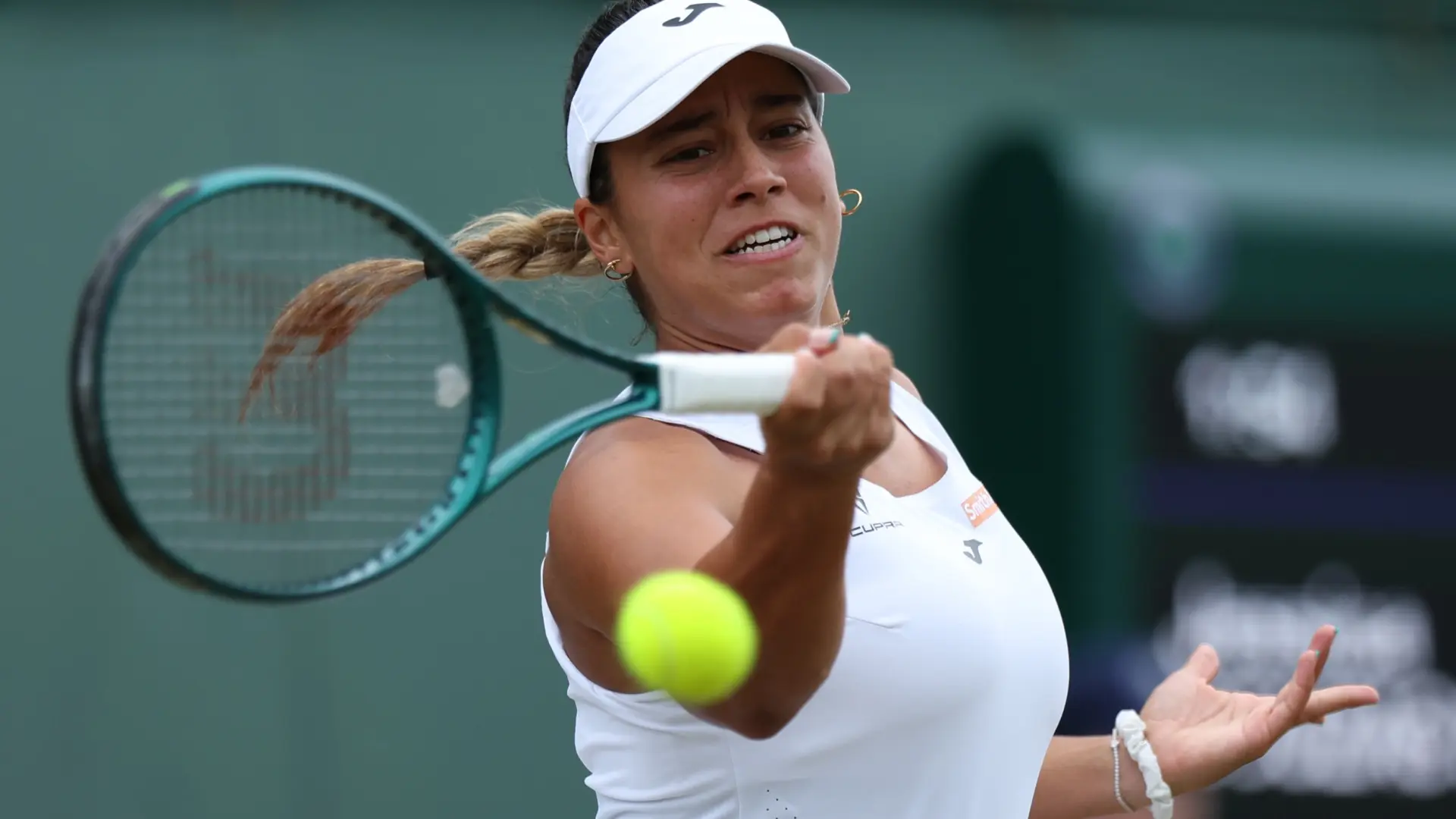 Jessica Bouzas, única española viva en Wimbledon, bate a Yastremska y alcanza los octavos por primera vez
